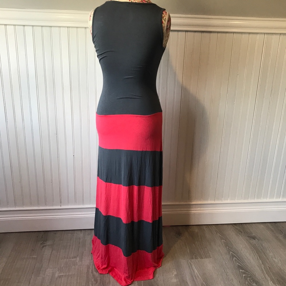 The Hanger  maxi Long Dress - Picture 4 of 6